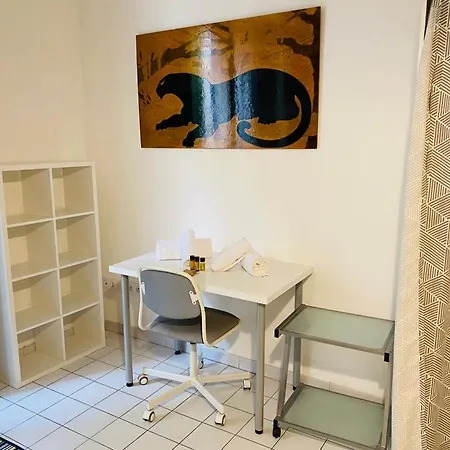 Peyrou Centre Yourhosthelper Montpellier